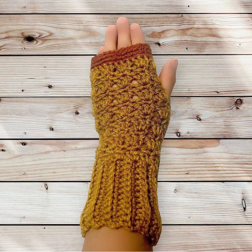 Fingerless crochet gloves